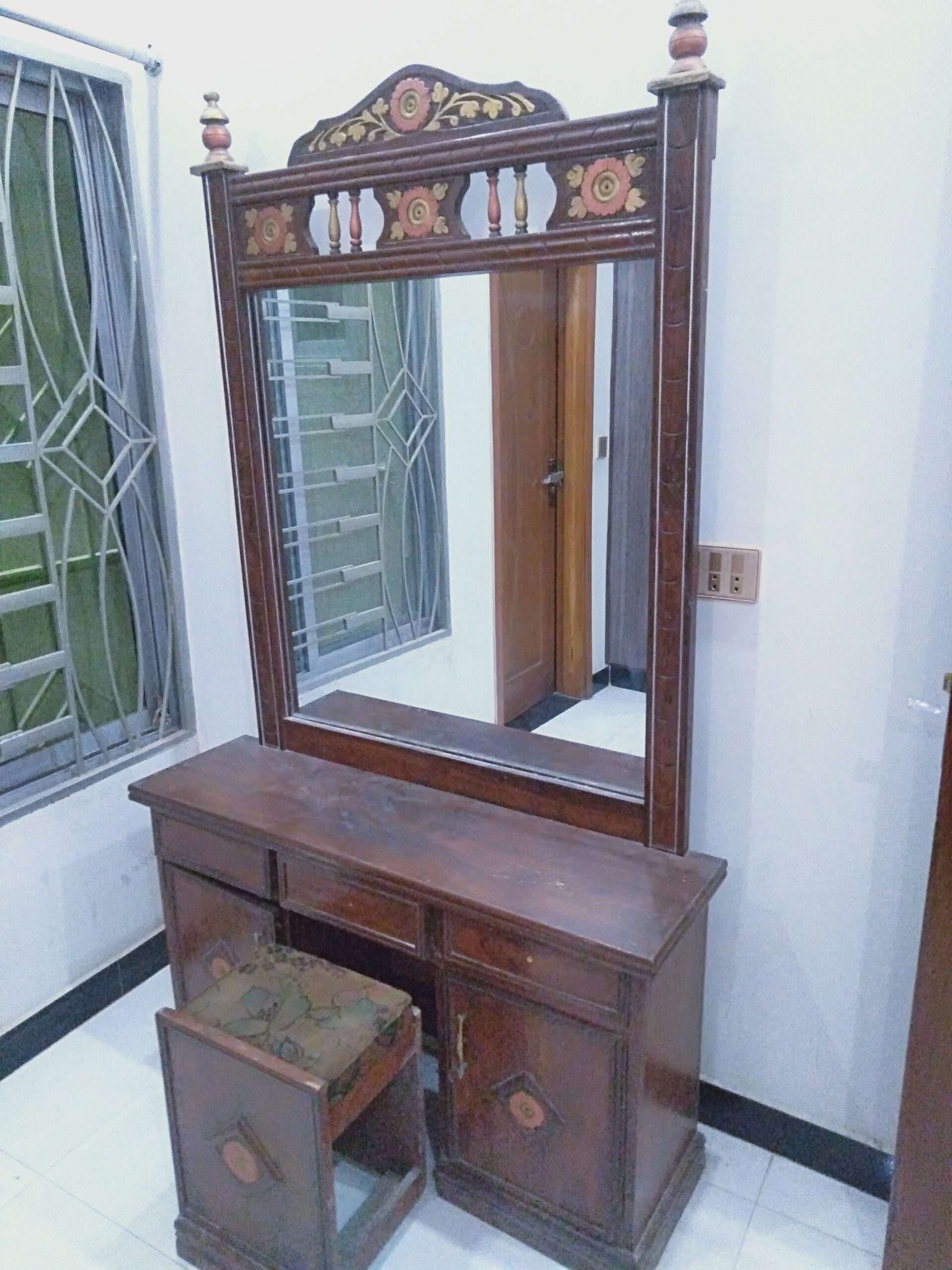 Dressing table