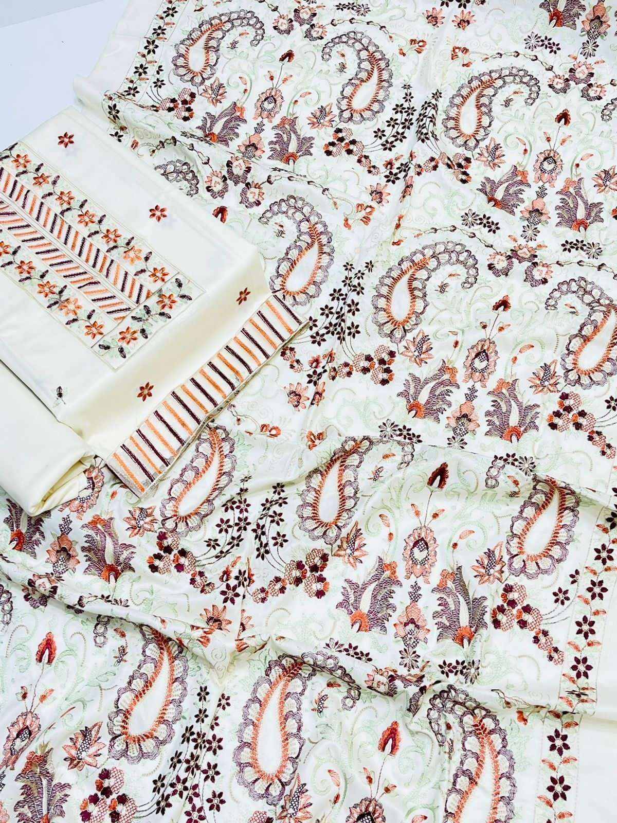 *❁﷽❁* Bareeze 250KT *Winter Collection 2022* Fabric *Best Quality Dhanak* 3pc *Front Full Heavy E