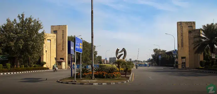 1 KANAL PLOT ON PRIME LOCATION OF LAKE CITY SECTOR M-3 AVAILABLE FOR SALE