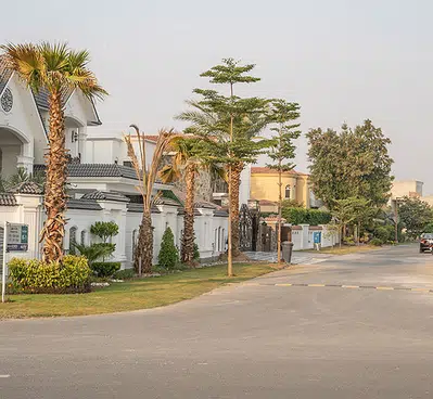 1 KANAL PLOT ON PRIME LOCATION OF LAKE CITY SECTOR M-3 AVAILABLE FOR SALE