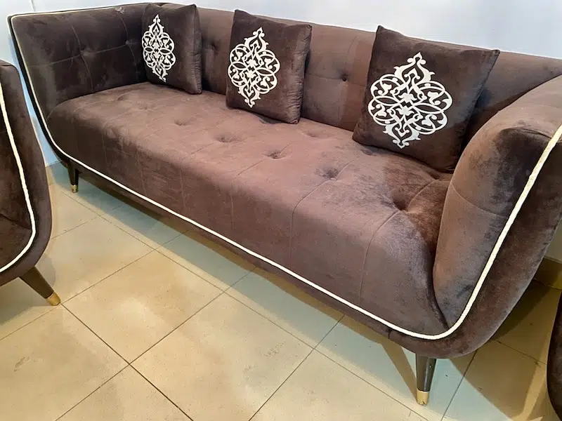 Elegant sofa set 6 seater slightly used