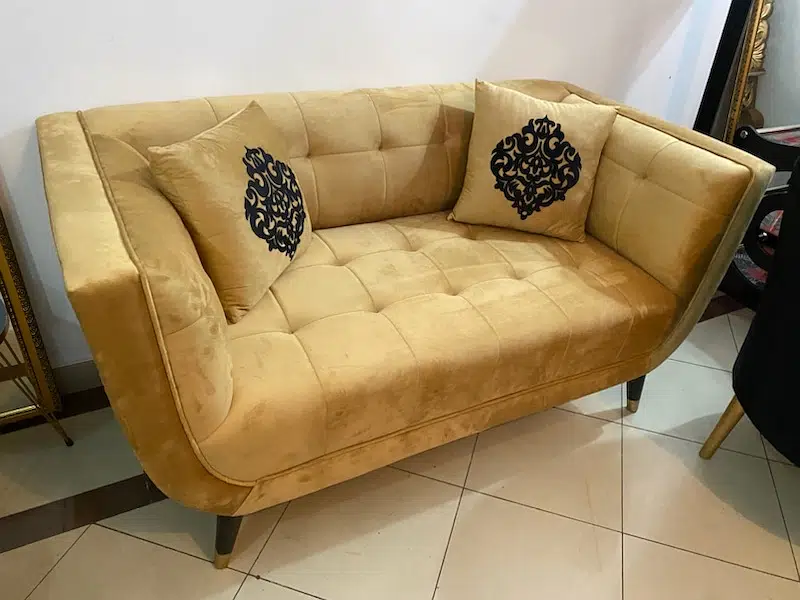Stylish 6 seater sofa set few months used