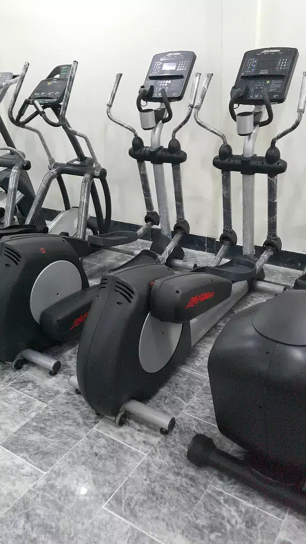 (F11) Life fitness Treadmill Elliptical