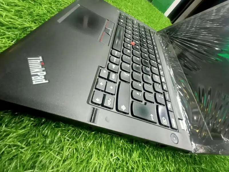 6Th Gen#Core i5#01TB HDD#04GB Ram#Lenovo #5Hour Battery#Like New A+
