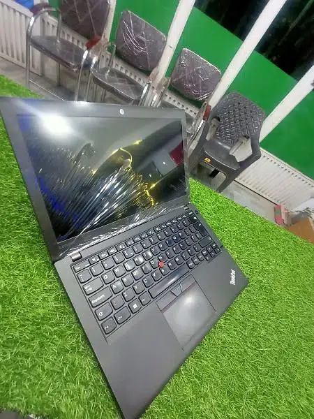 6Th Gen#Core i5#01TB HDD#04GB Ram#Lenovo #5Hour Battery#Like New A+