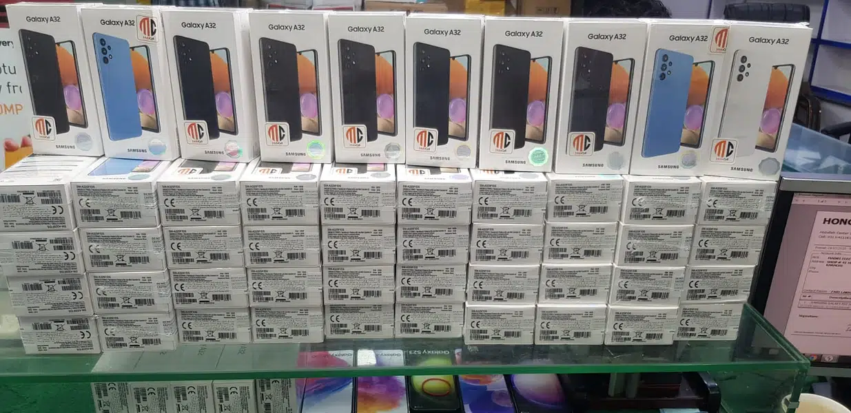 Samsung Galaxy A32 Box Pack PTA Approve Amoled Display 64 MP CAM 128GB