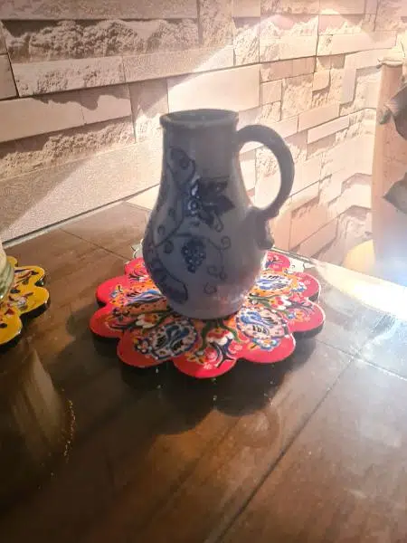 Amazing showpiece and crystals decoration