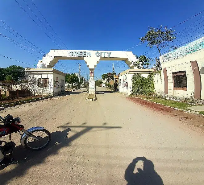 house in colony with final price no bargening please