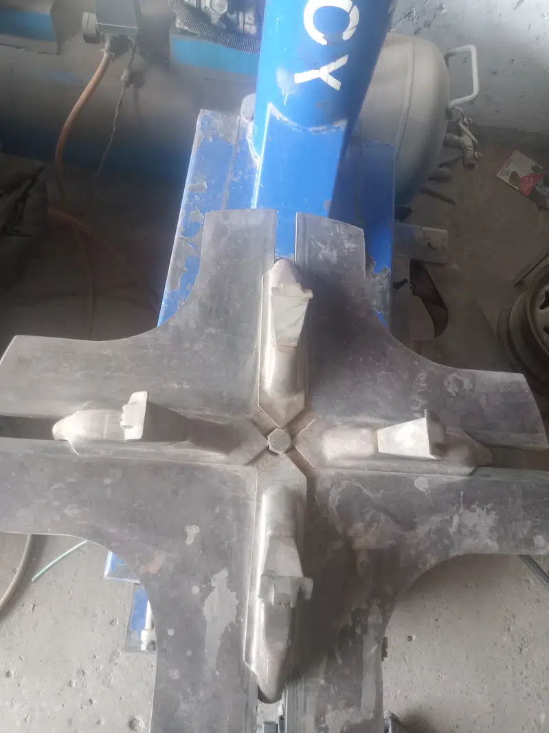 tyre changer machine