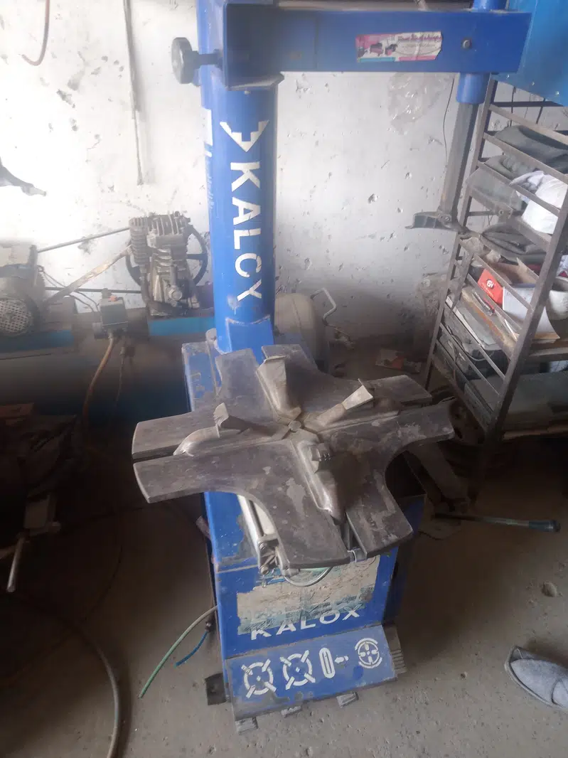 tyre changer machine
