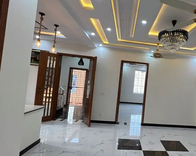 10 Marla Brand New House At Ideal Location In Central Park Lahore