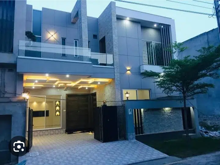 15 MARLA PLOT ON 80 FEET MAIN BOULAWARD ROAD IN JUST 21 LAC PER MARLA IN PHASE 1 IN SITARA GOLD CITY SATOANA ROAD.