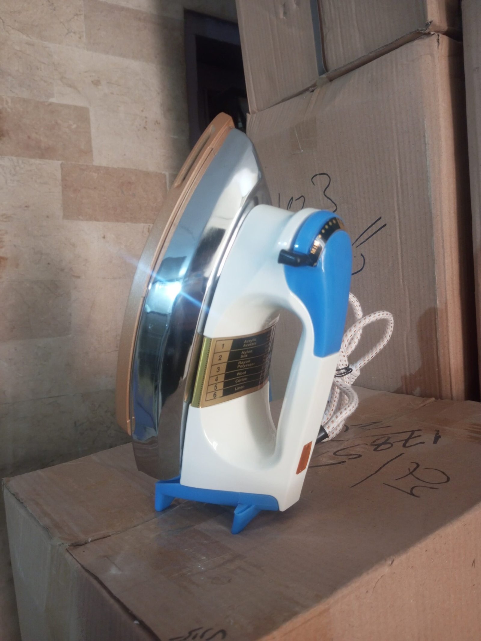 Deluxe Automatic Dry Iron-Five Year Warranty-Heavy Duty-Five Year warranty-Power: 1000 Watts Voltage: 220V Non-Stick Coating Sole Plate Resist